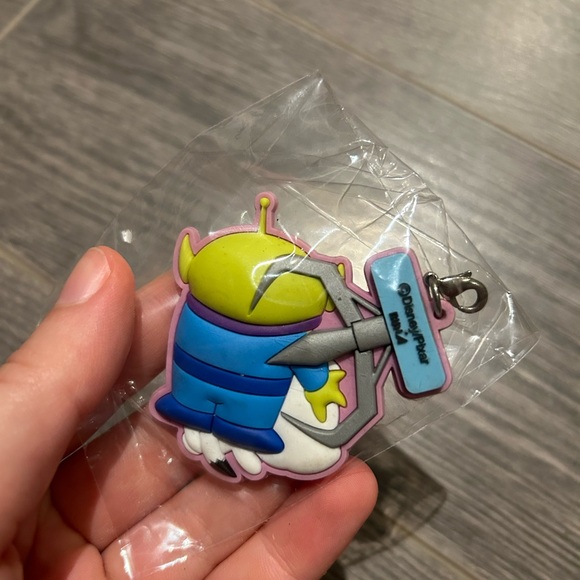 The claw charm - Picture 3 of 3